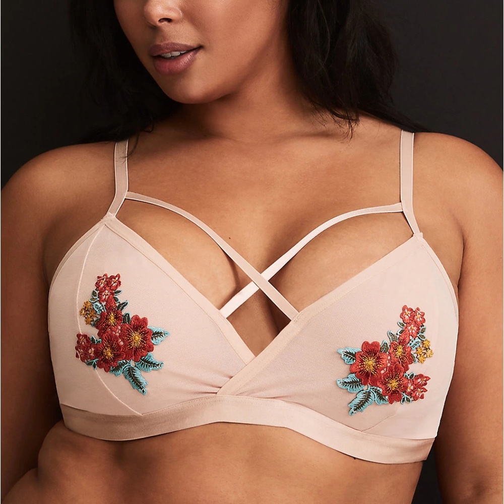 Torrid 4X Bralette Bra Nude Strappy Applique NWT